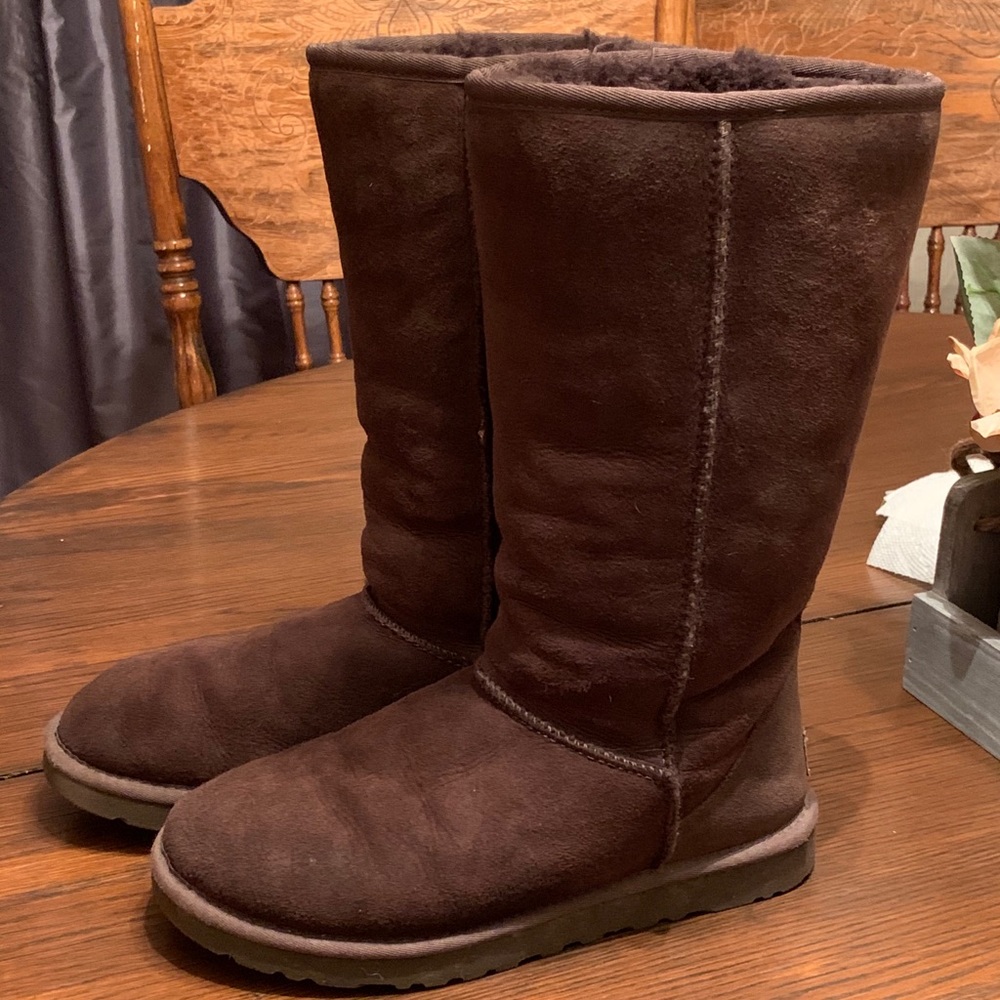 Tall classic dark brown Ugg’s